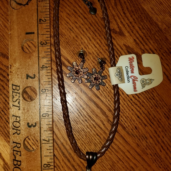 Western Collection Rowels Necklace and Earrings. Peach, copper - Picture 5 of 6